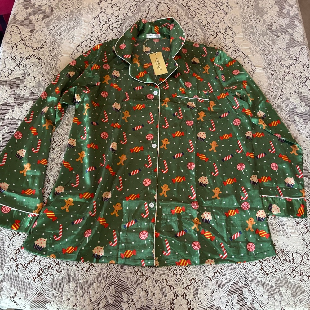 green christmas print blouse size large NWT